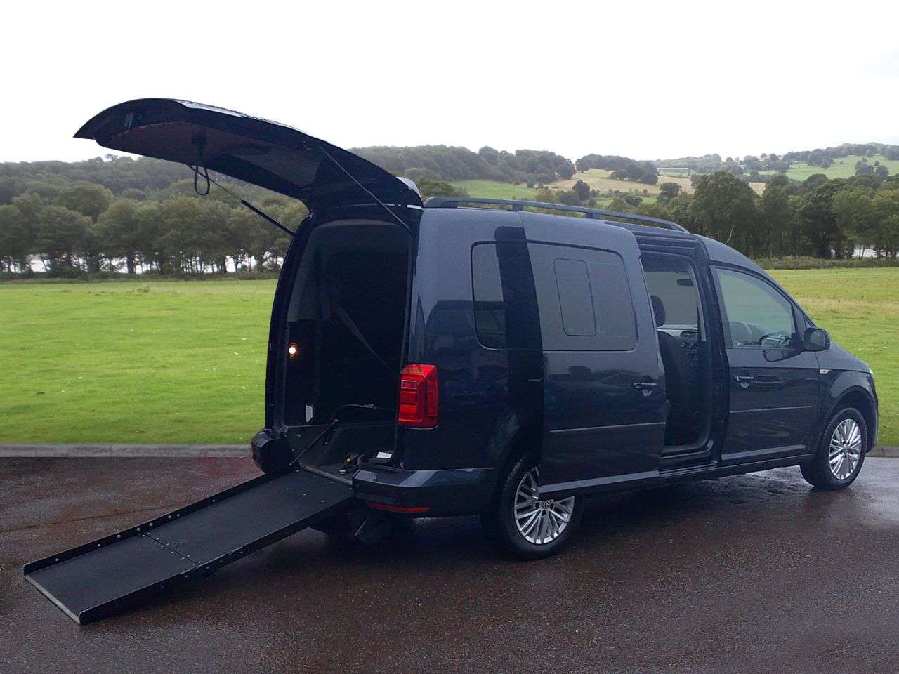 A 2020 VOLKSWAGEN CADDY MAXI LIFE 2.0 TDI MPV 5dr Diesel DSG Euro 6 (s/s) (102 ps) Automatic A 2020 VOLKSWAGEN CADDY MAXI LIFE 2.0 TDI MPV 5dr Diesel DSG Euro 6 (s/s) (102 ps) Automatic