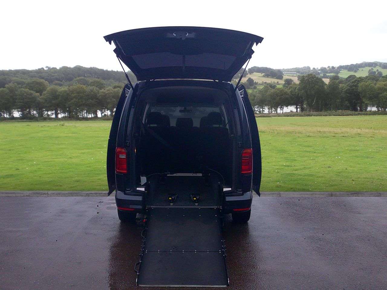 A 2020 VOLKSWAGEN CADDY MAXI LIFE 2.0 TDI MPV 5dr Diesel DSG Euro 6 (s/s) (102 ps) Automatic A 2020 VOLKSWAGEN CADDY MAXI LIFE 2.0 TDI MPV 5dr Diesel DSG Euro 6 (s/s) (102 ps) Automatic