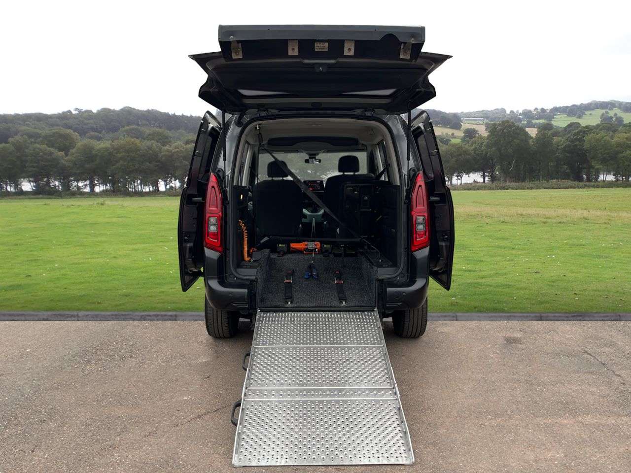 A 2020 CITROEN BERLINGO 1.5 BlueHDi Feel M MPV 5dr Diesel Manual Euro 6 (s/s) (100 ps) Full Service A 2020 CITROEN BERLINGO 1.5 BlueHDi Feel M MPV 5dr Diesel Manual Euro 6 (s/s) (100 ps) Full Service