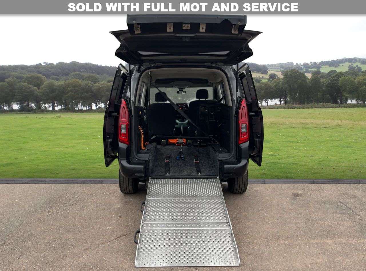 A 2020 CITROEN BERLINGO 1.5 BlueHDi Feel M MPV 5dr Diesel Manual Euro 6 (s/s) (100 ps) Full Service A 2020 CITROEN BERLINGO 1.5 BlueHDi Feel M MPV 5dr Diesel Manual Euro 6 (s/s) (100 ps) Full Service