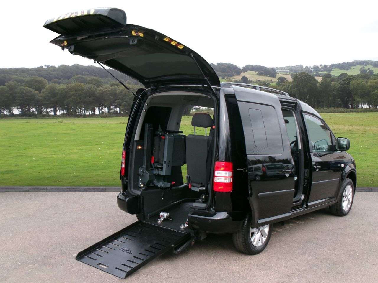 A 2015 VOLKSWAGEN CADDY LIFE 1.6 TDI CR MPV 5dr Diesel DSG Euro 5 (102 ps) 4 seats. Automatic A 2015 VOLKSWAGEN CADDY LIFE 1.6 TDI CR MPV 5dr Diesel DSG Euro 5 (102 ps) 4 seats. Automatic