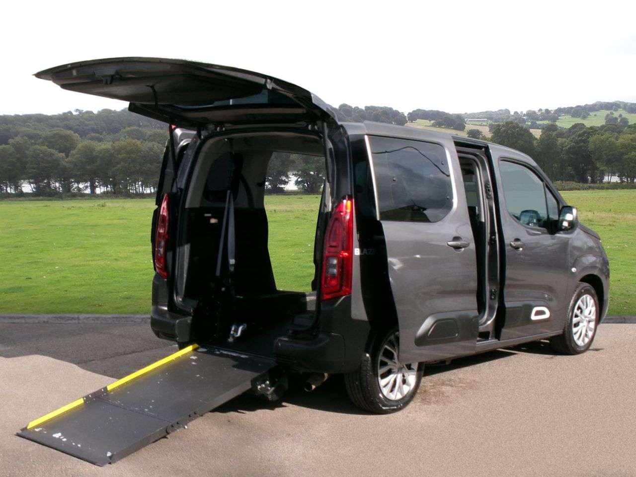 A 2020 CITROEN BERLINGO 1.5 BlueHDi Feel M MPV 5dr Diesel Manual Euro 6 (s/s) (100 ps) A 2020 CITROEN BERLINGO 1.5 BlueHDi Feel M MPV 5dr Diesel Manual Euro 6 (s/s) (100 ps)