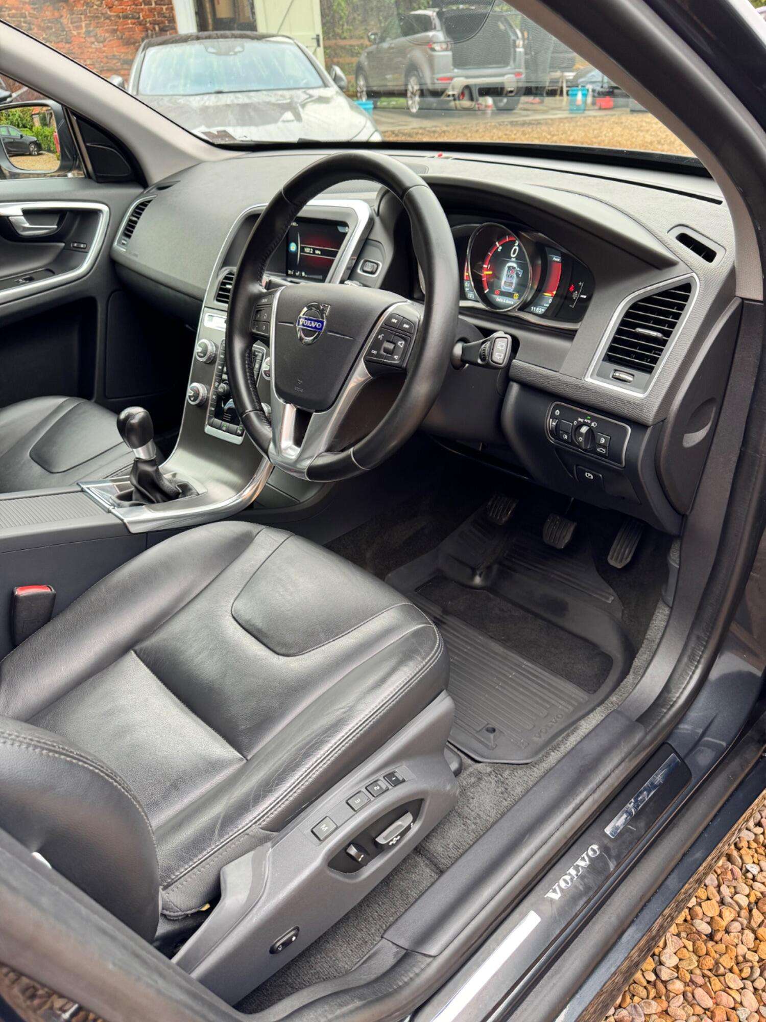 2015 VOLVO XC60 2015 VOLVO XC60