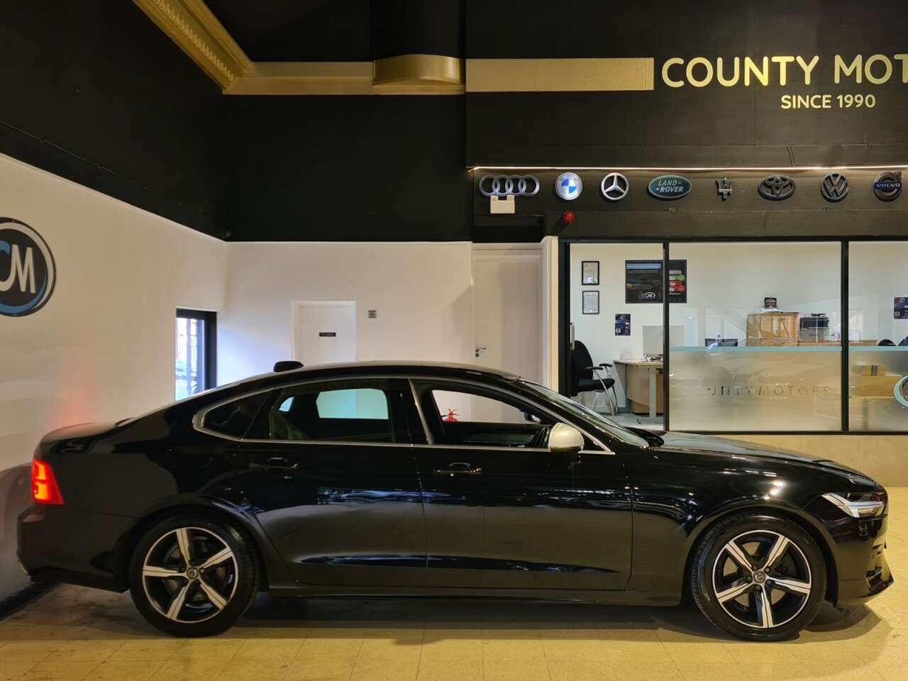 2019 VOLVO S90 2019 VOLVO S90