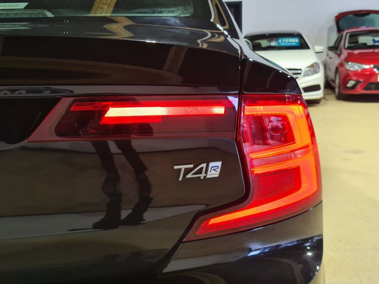 2019 VOLVO S90 2019 VOLVO S90