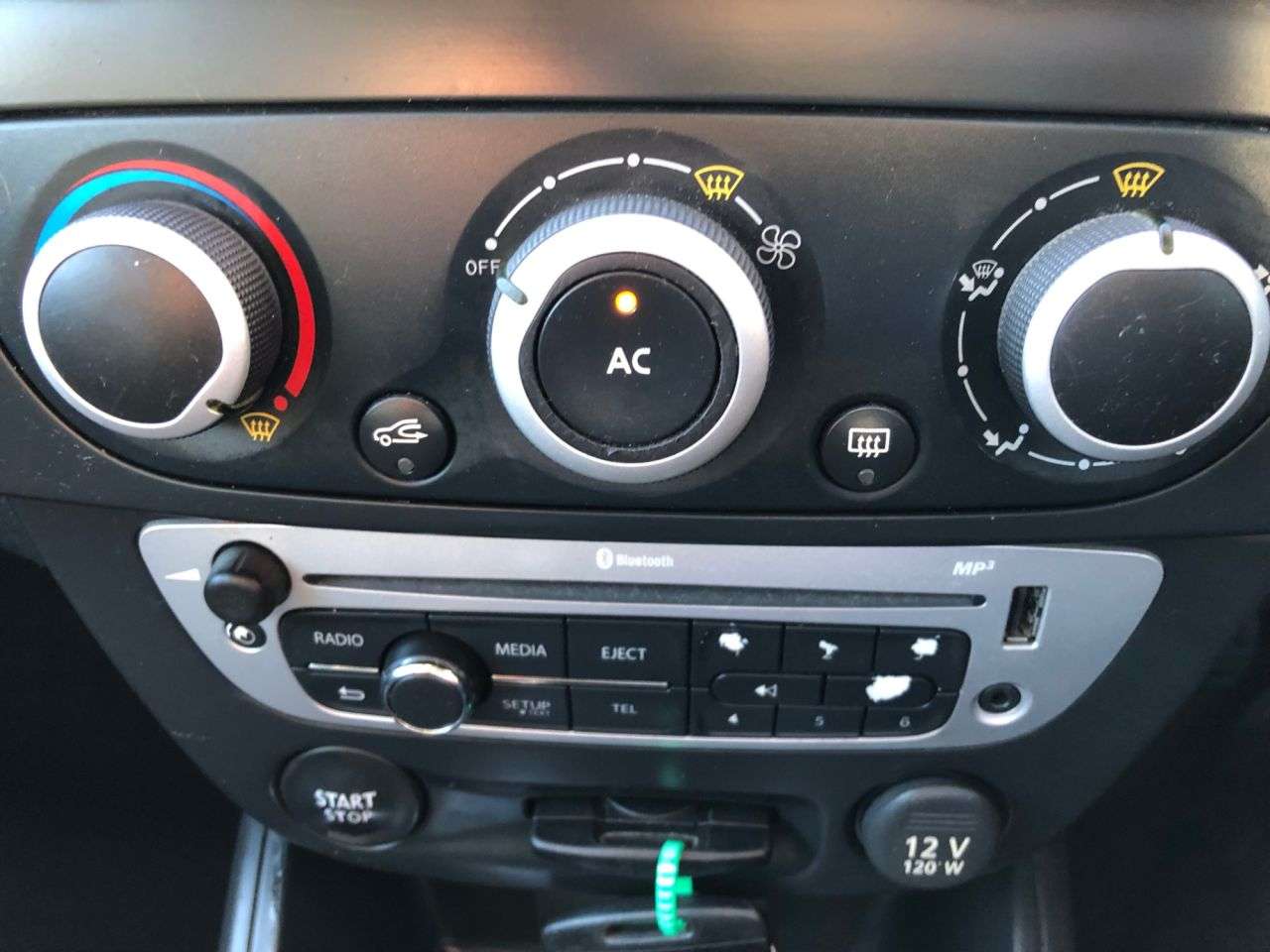 2013 RENAULT MEGANE 2013 RENAULT MEGANE