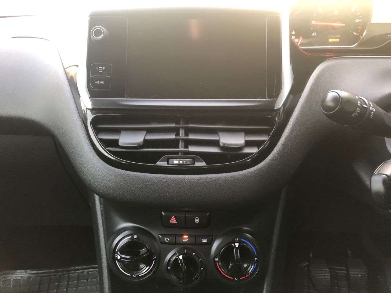 2014 PEUGEOT 208 2014 PEUGEOT 208