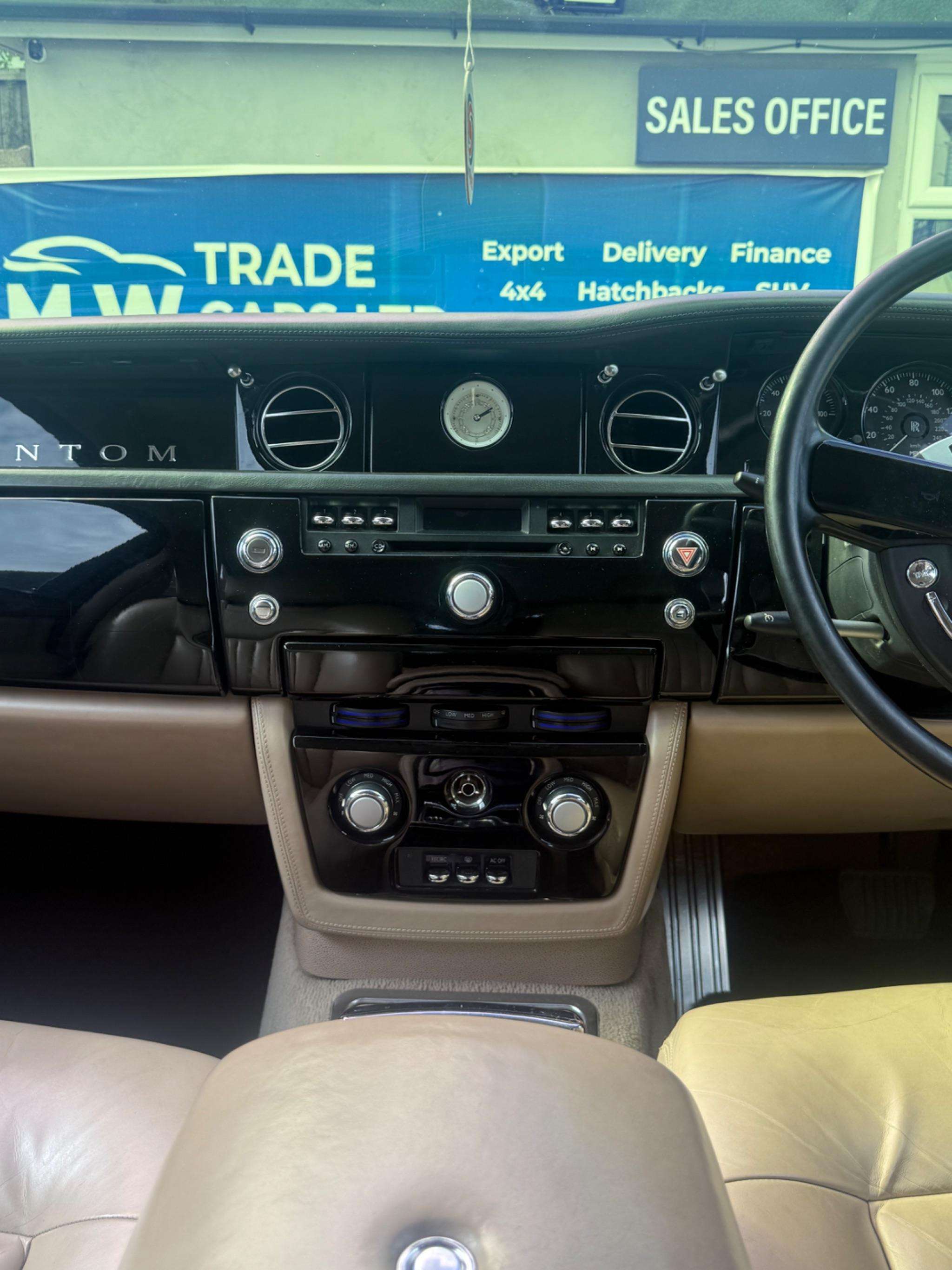 null ROLLS-ROYCE PHANTOM null ROLLS-ROYCE PHANTOM