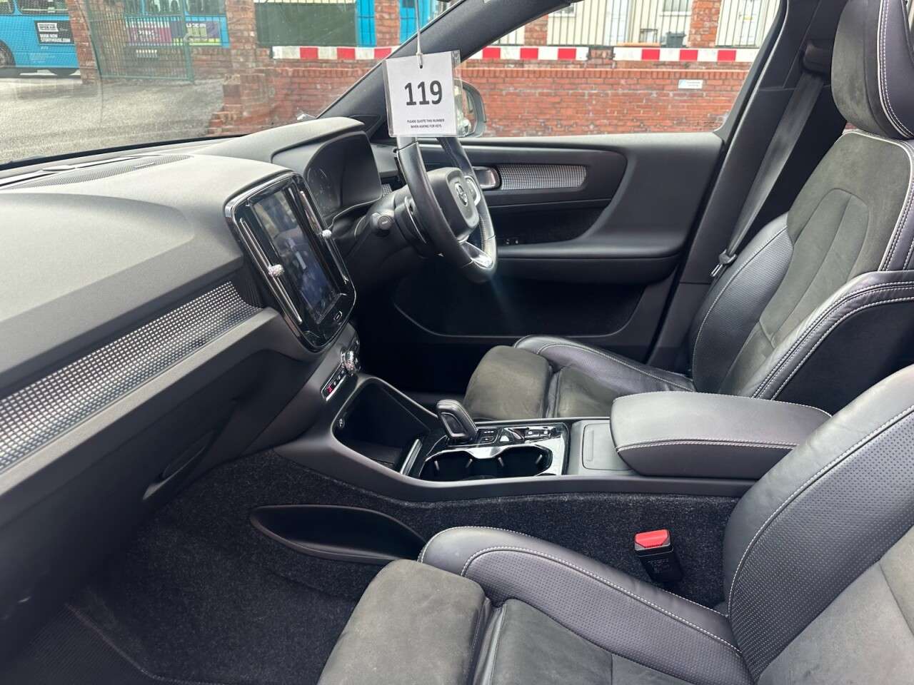 2017 VOLVO XC40 2017 VOLVO XC40