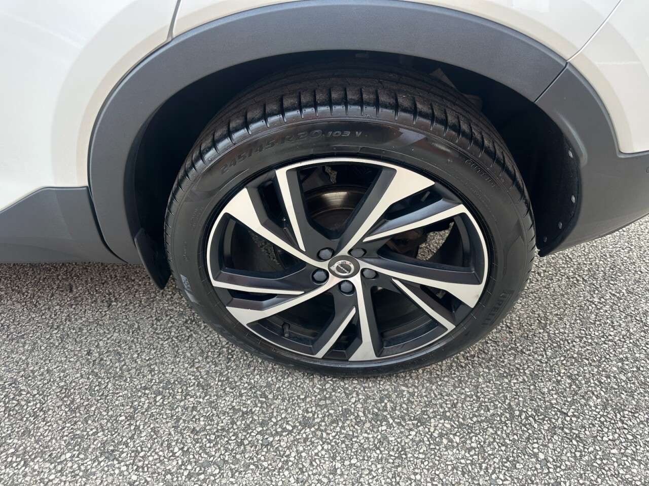 2017 VOLVO XC40 2017 VOLVO XC40