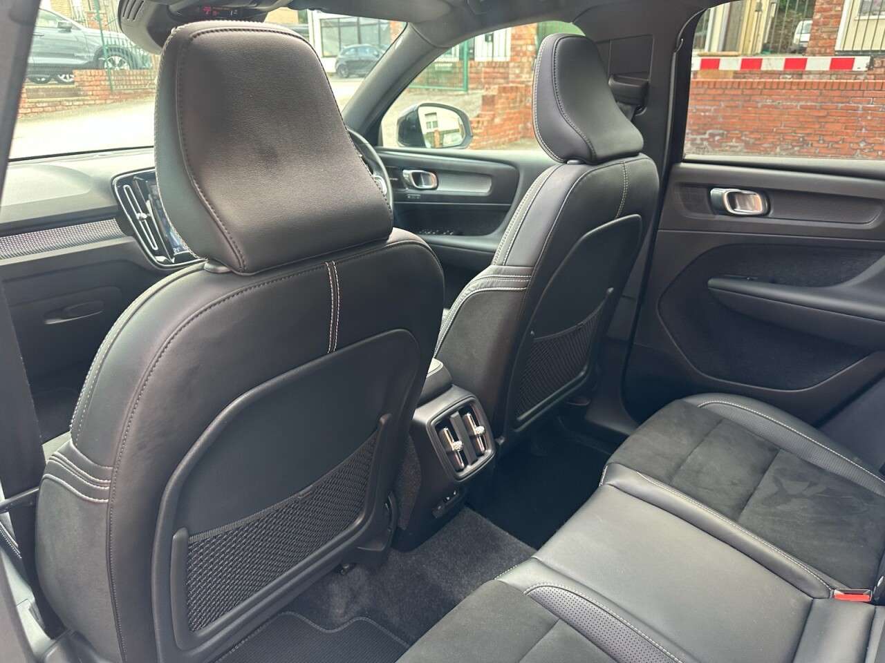 2017 VOLVO XC40 2017 VOLVO XC40