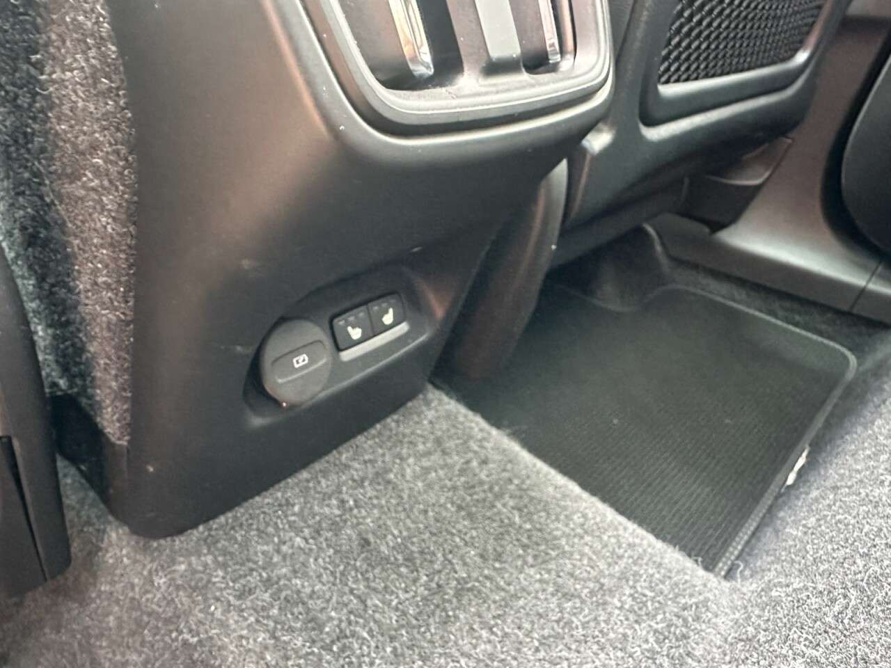 2017 VOLVO XC40 2017 VOLVO XC40