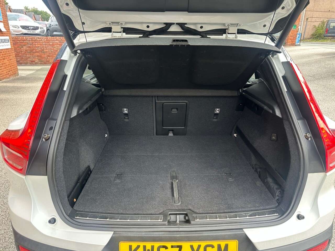 2017 VOLVO XC40 2017 VOLVO XC40