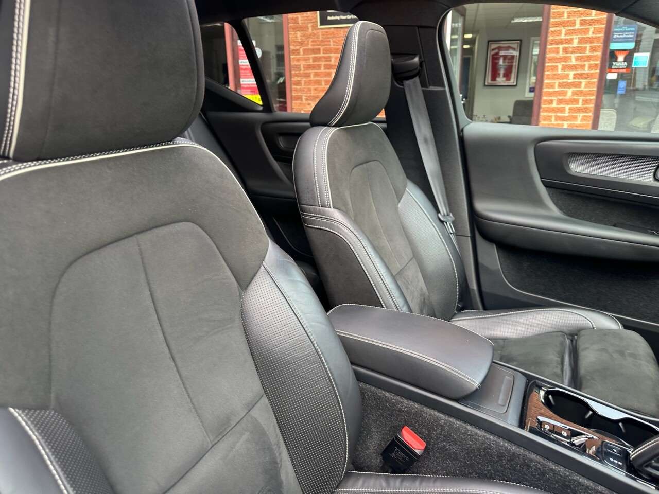 2017 VOLVO XC40 2017 VOLVO XC40