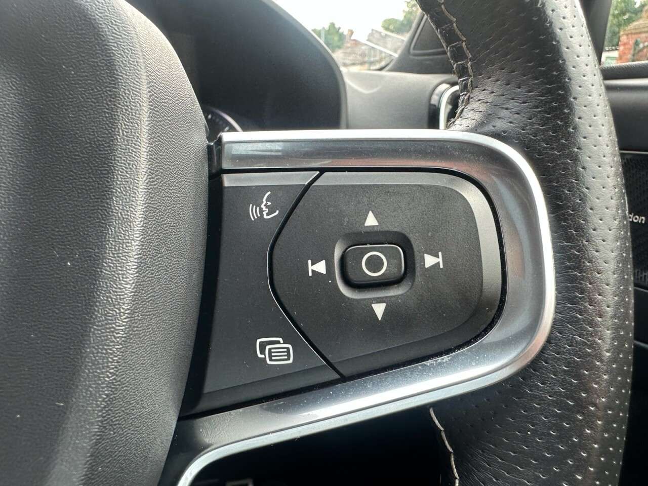 2017 VOLVO XC40 2017 VOLVO XC40