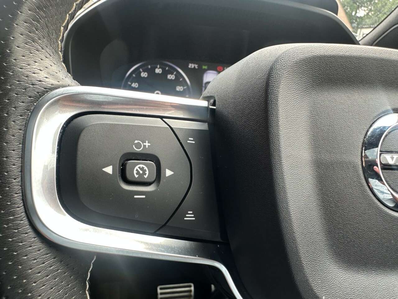 2017 VOLVO XC40 2017 VOLVO XC40