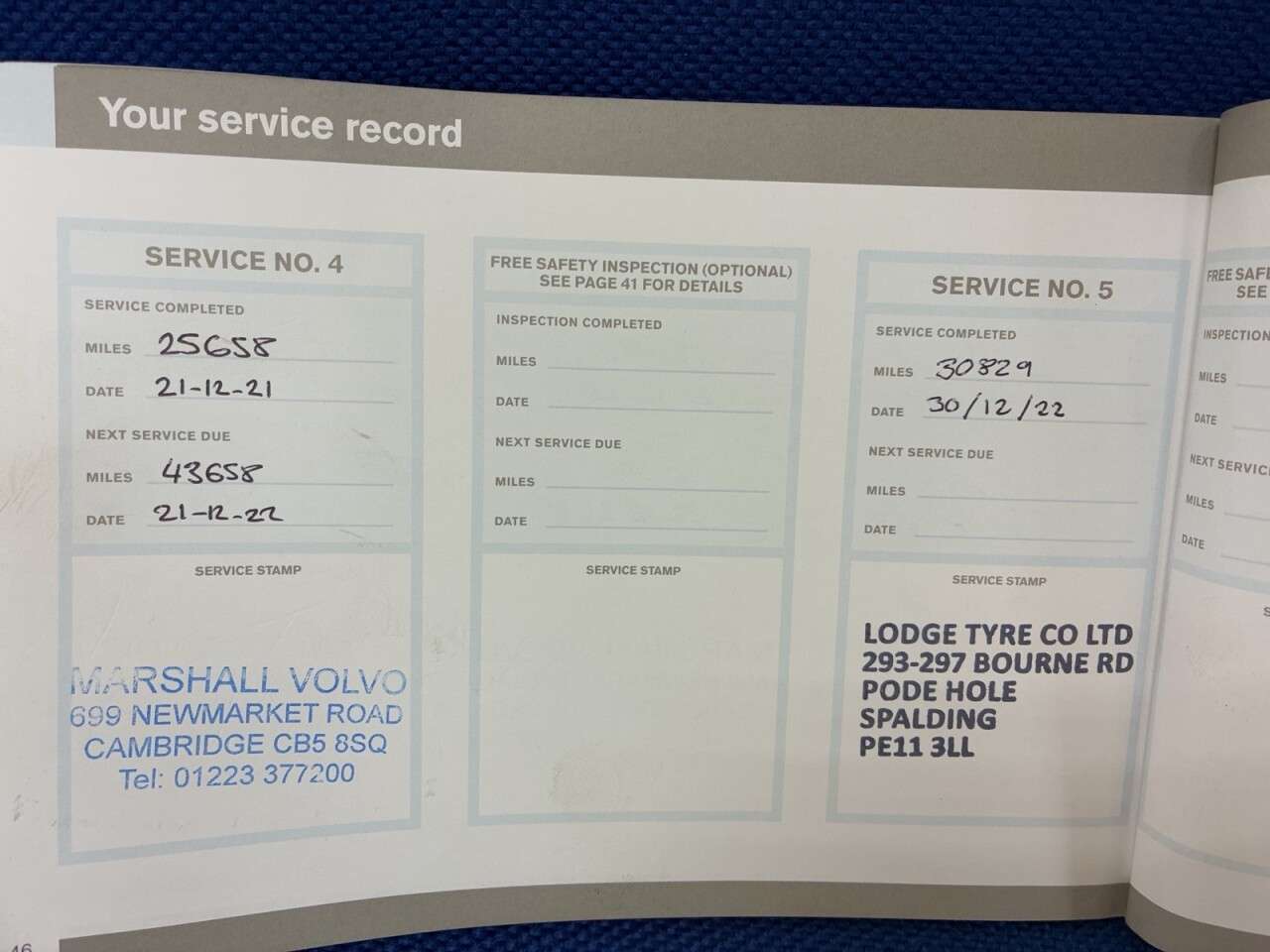 2017 VOLVO XC40 2017 VOLVO XC40