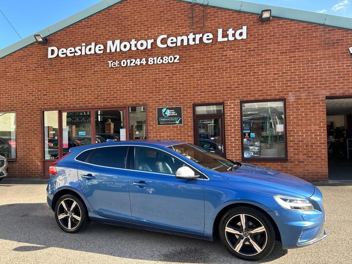 Check out this Volvo V40 2019 Diesel Manual