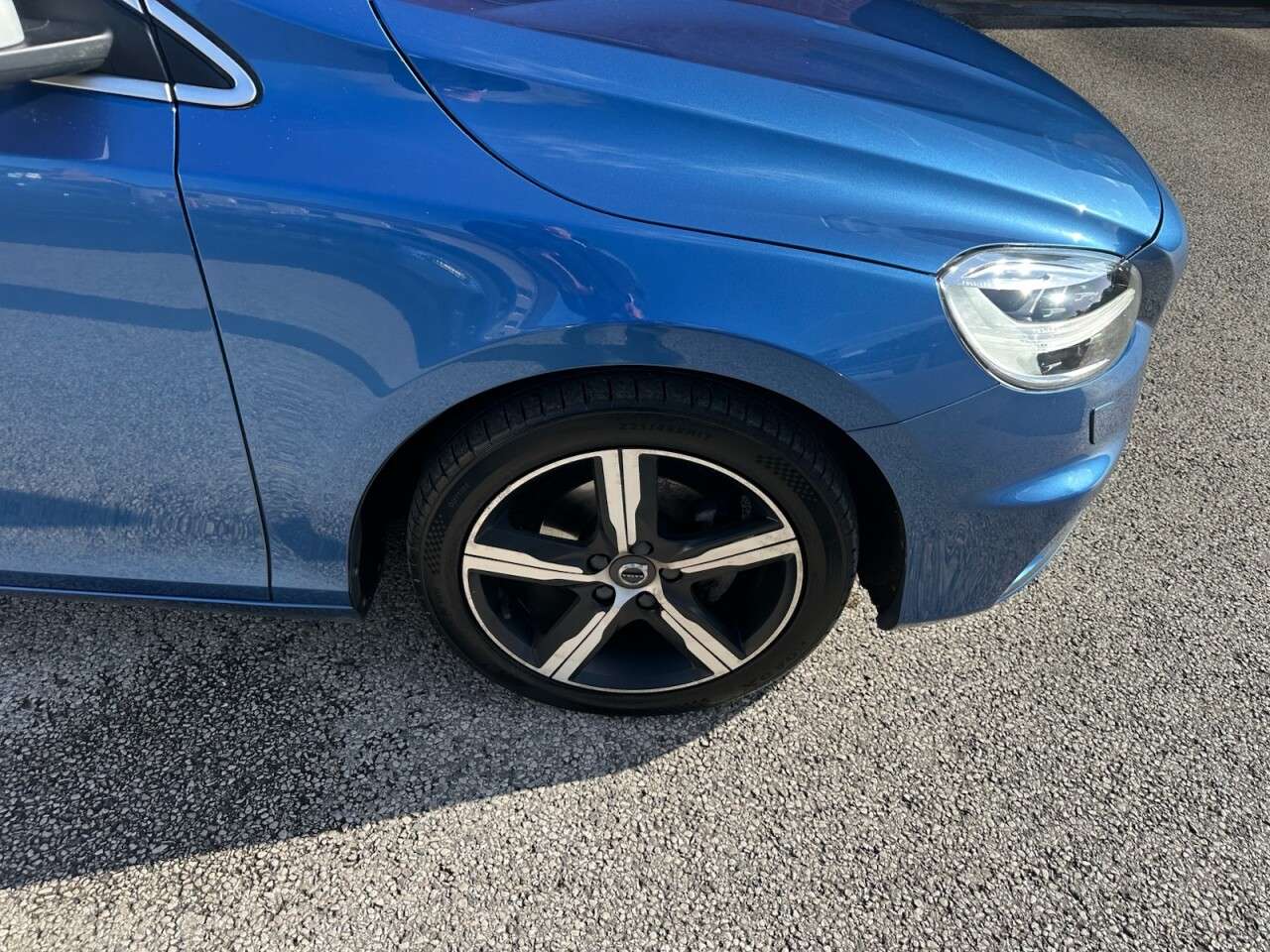 2019 VOLVO V40 2019 VOLVO V40