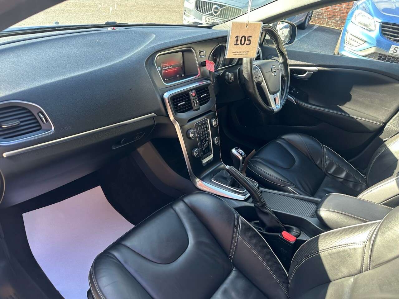 2019 VOLVO V40 2019 VOLVO V40