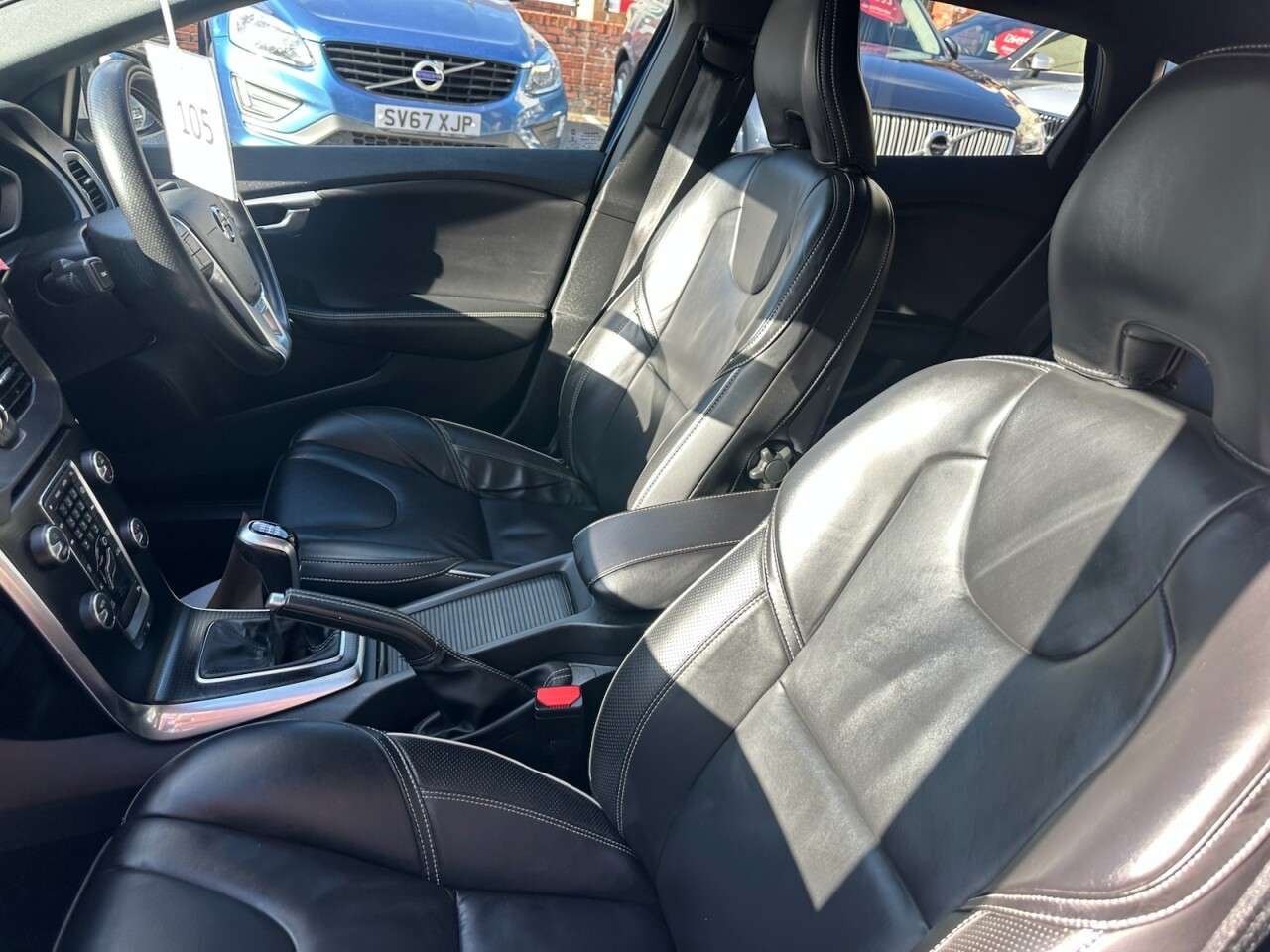 2019 VOLVO V40 2019 VOLVO V40