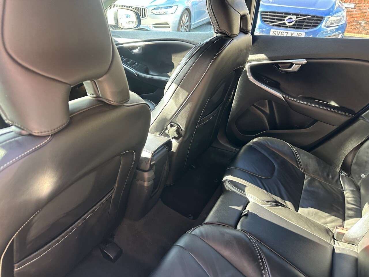 2019 VOLVO V40 2019 VOLVO V40