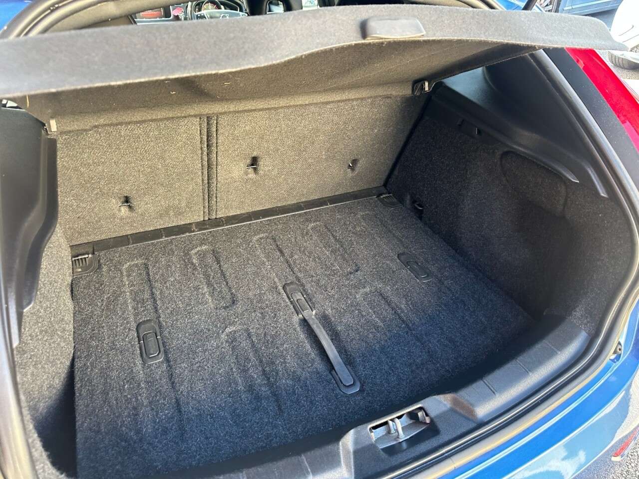 2019 VOLVO V40 2019 VOLVO V40