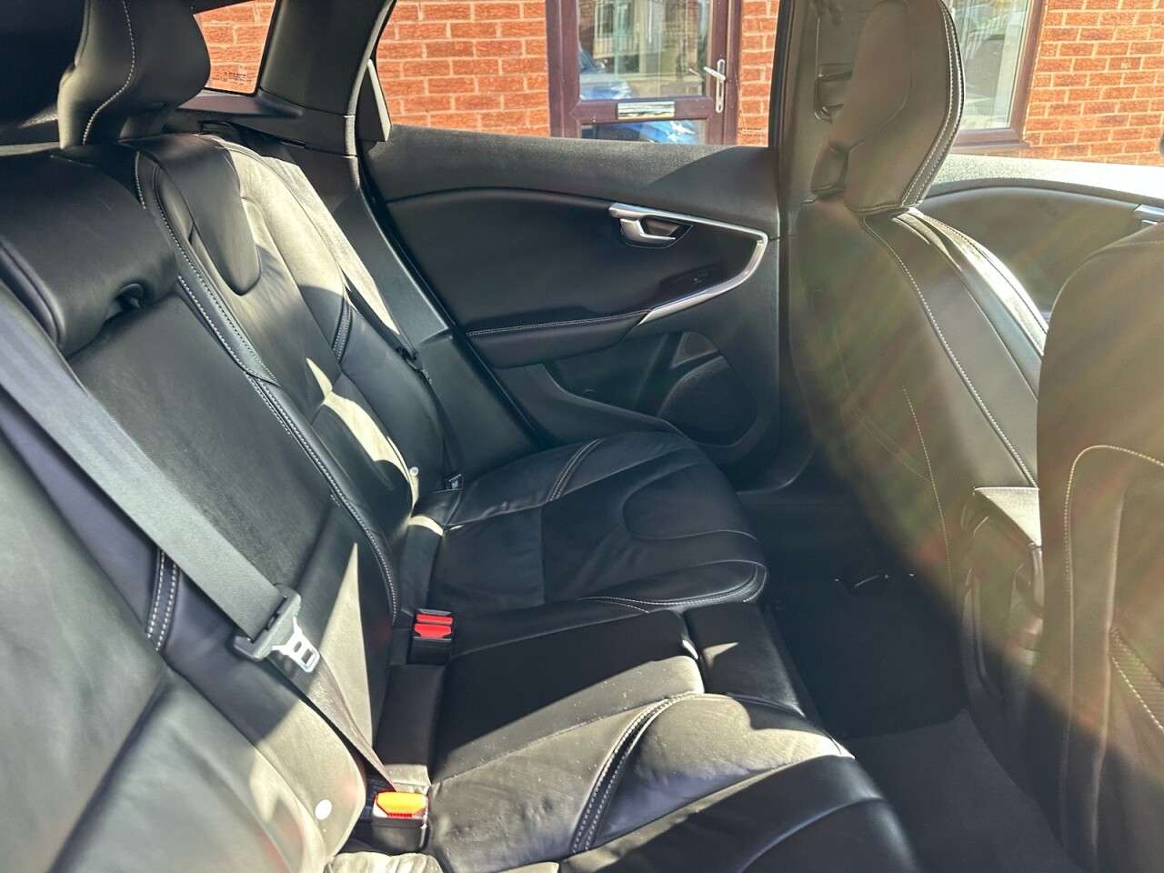 2019 VOLVO V40 2019 VOLVO V40