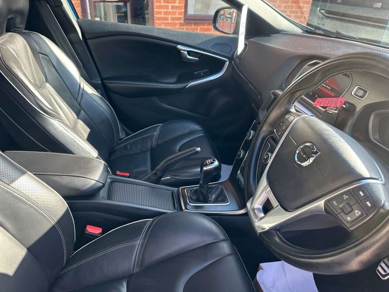 2019 VOLVO V40 2019 VOLVO V40