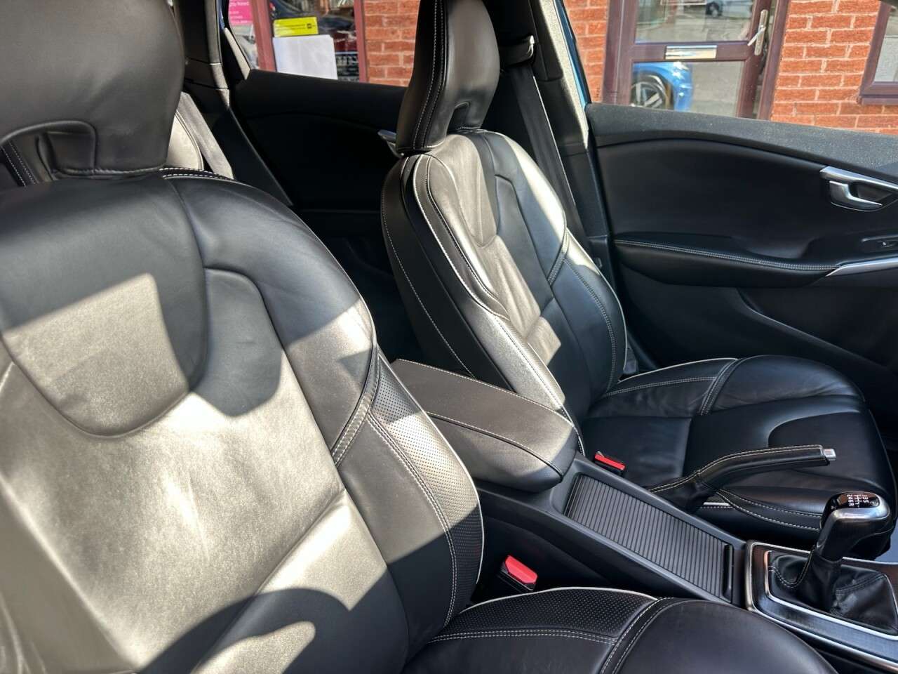 2019 VOLVO V40 2019 VOLVO V40