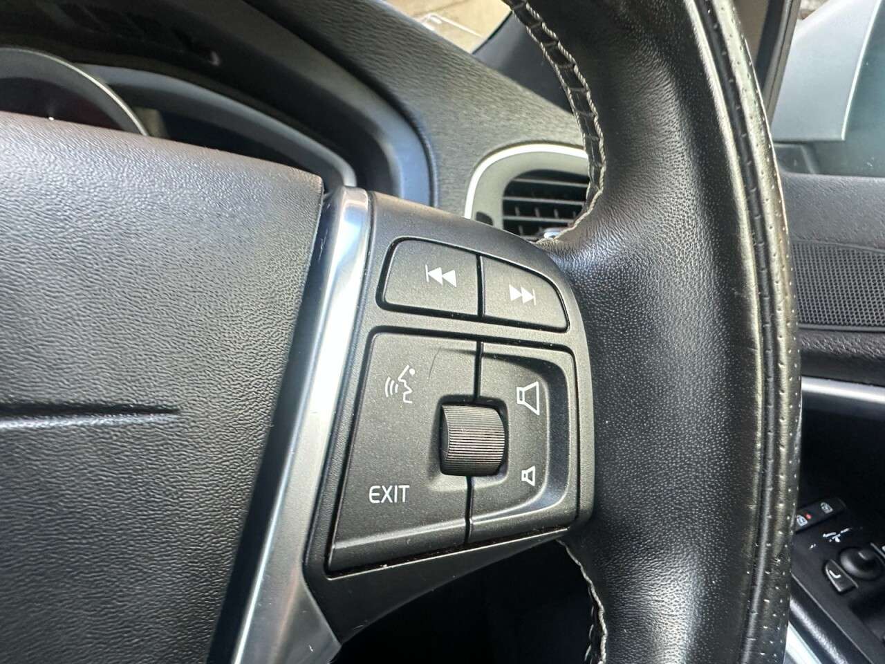 2019 VOLVO V40 2019 VOLVO V40