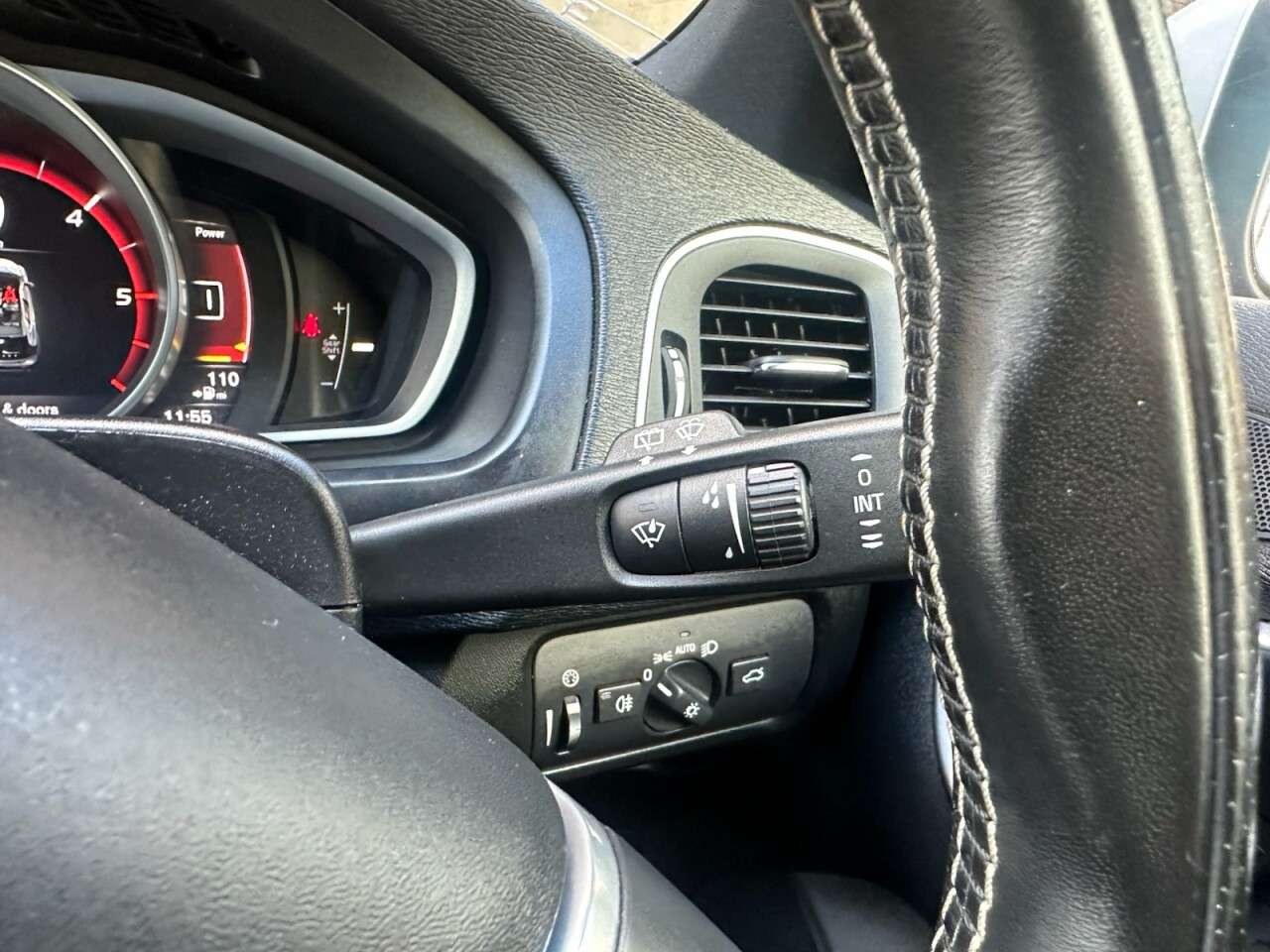 2019 VOLVO V40 2019 VOLVO V40