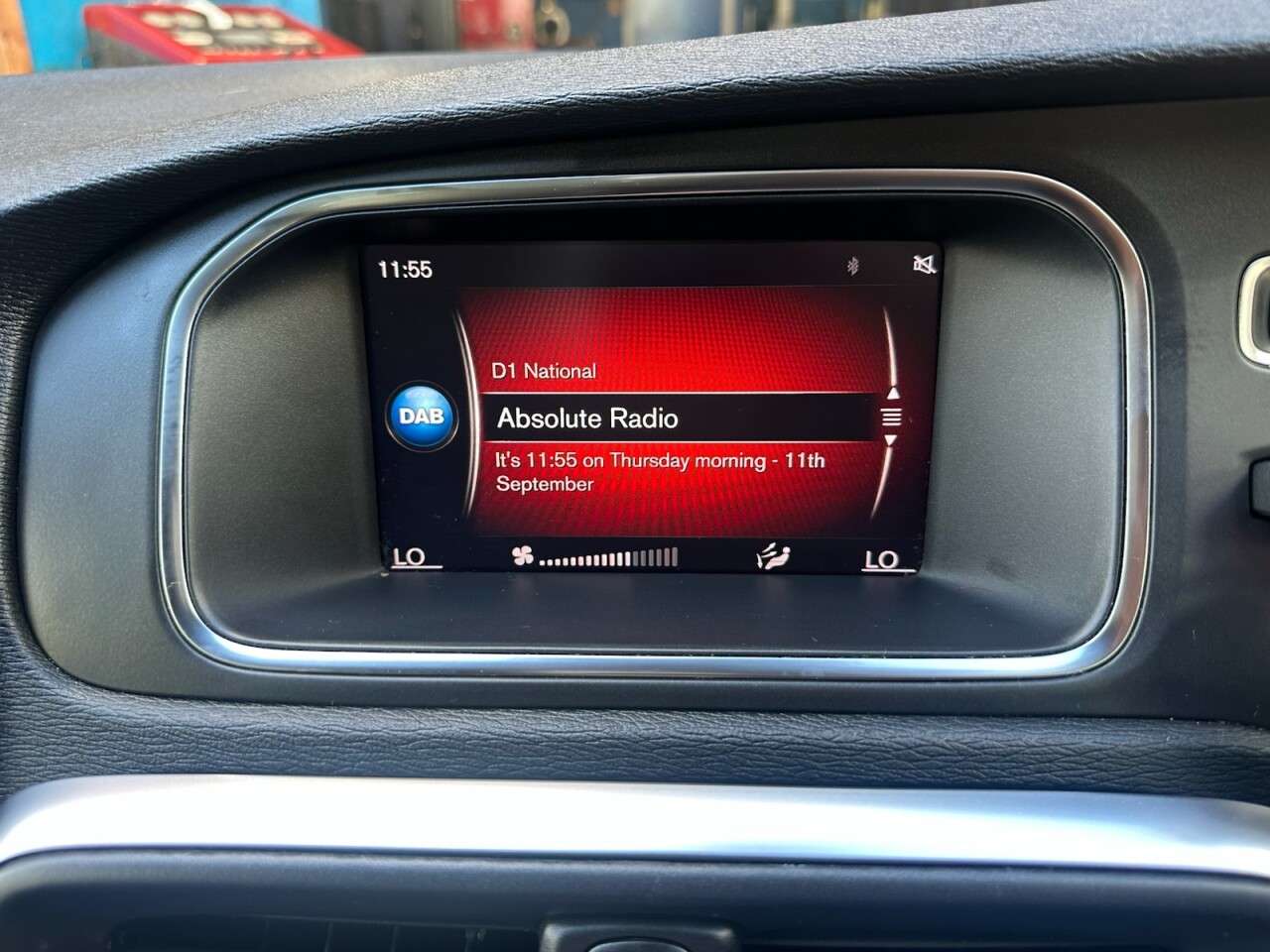 2019 VOLVO V40 2019 VOLVO V40