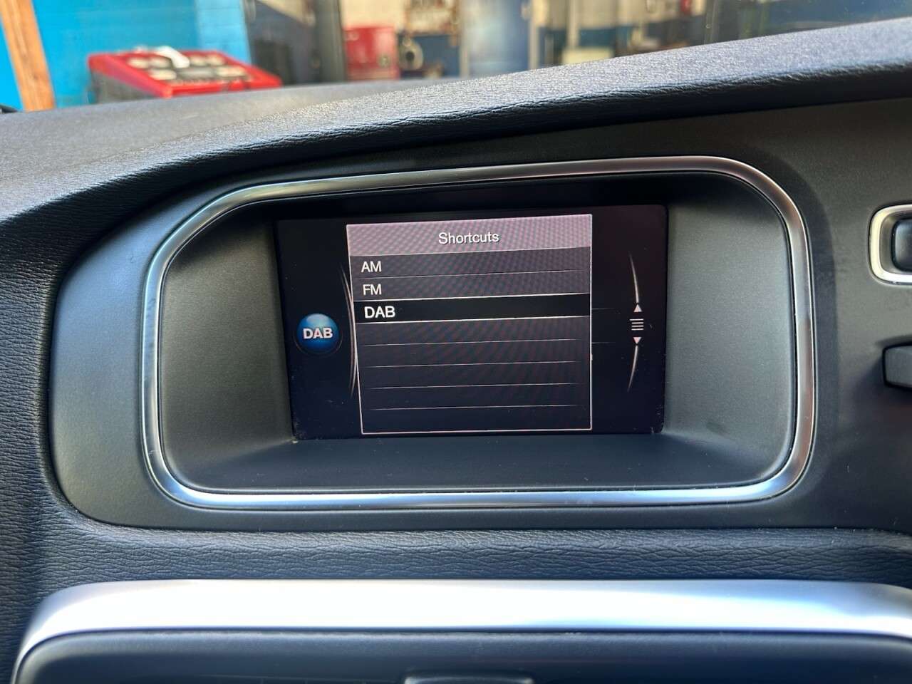 2019 VOLVO V40 2019 VOLVO V40