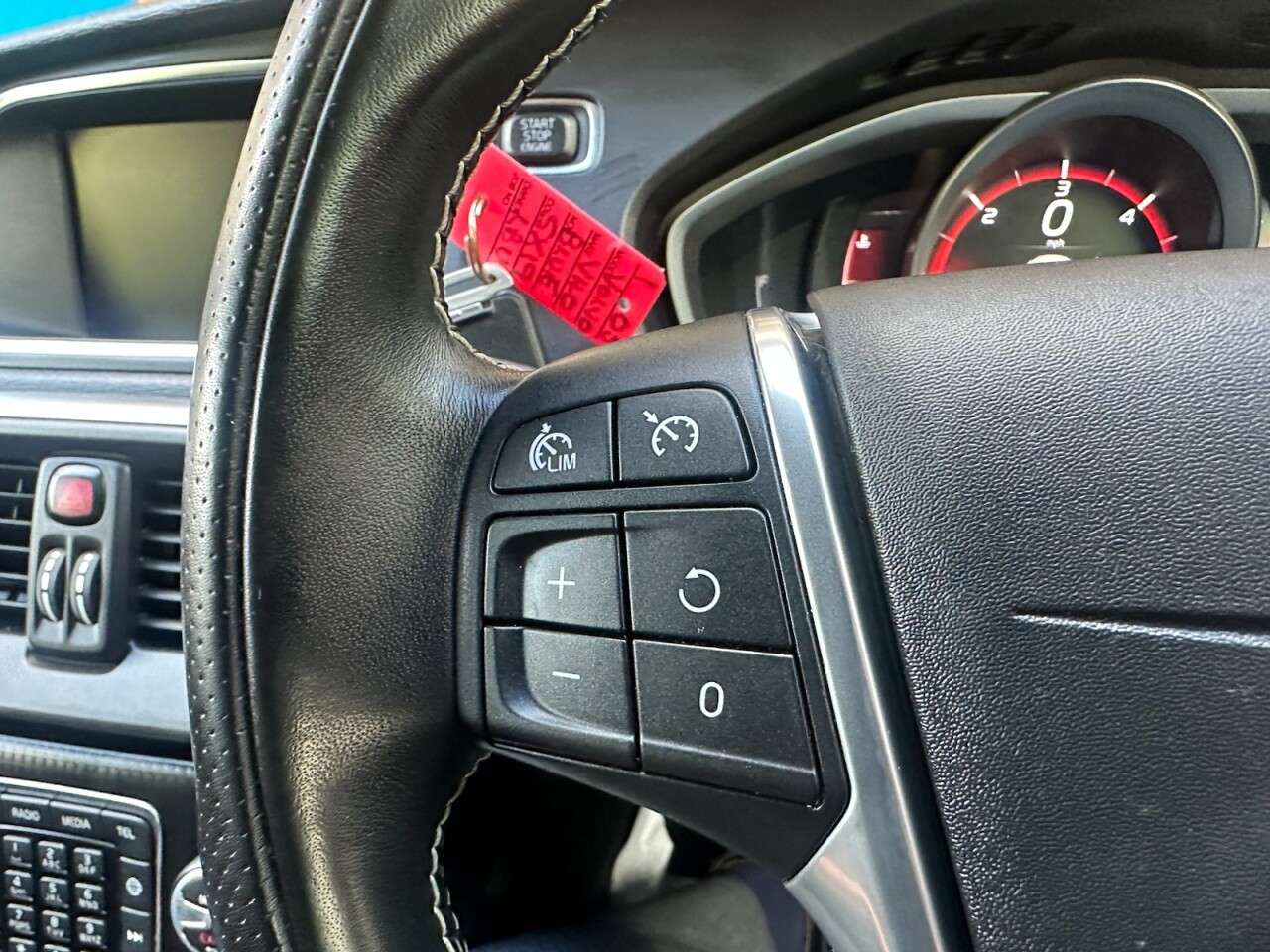 2019 VOLVO V40 2019 VOLVO V40