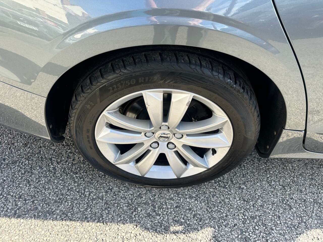 2018 VOLVO V60 2018 VOLVO V60