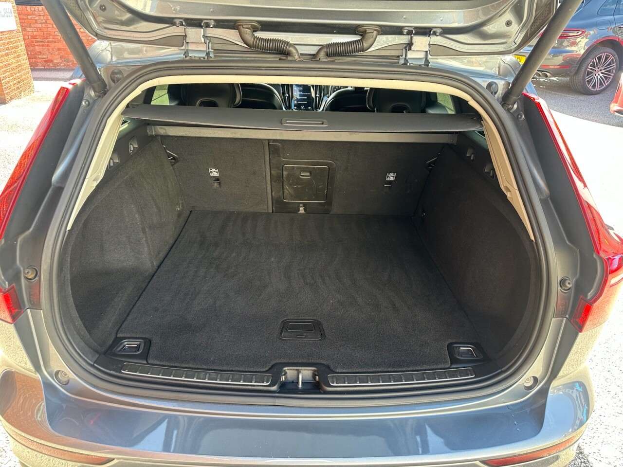 2018 VOLVO V60 2018 VOLVO V60