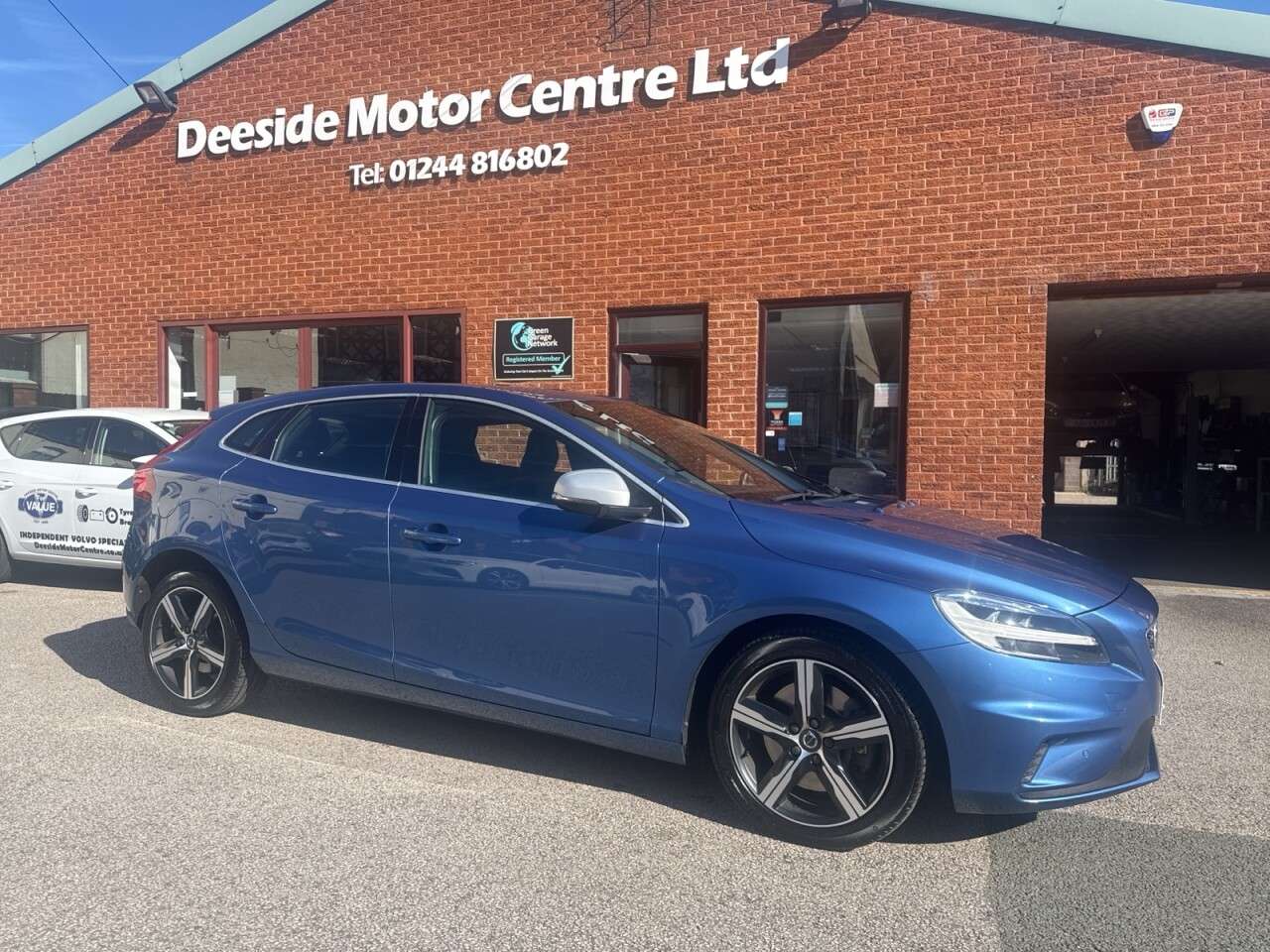 2018 VOLVO V40 2018 VOLVO V40