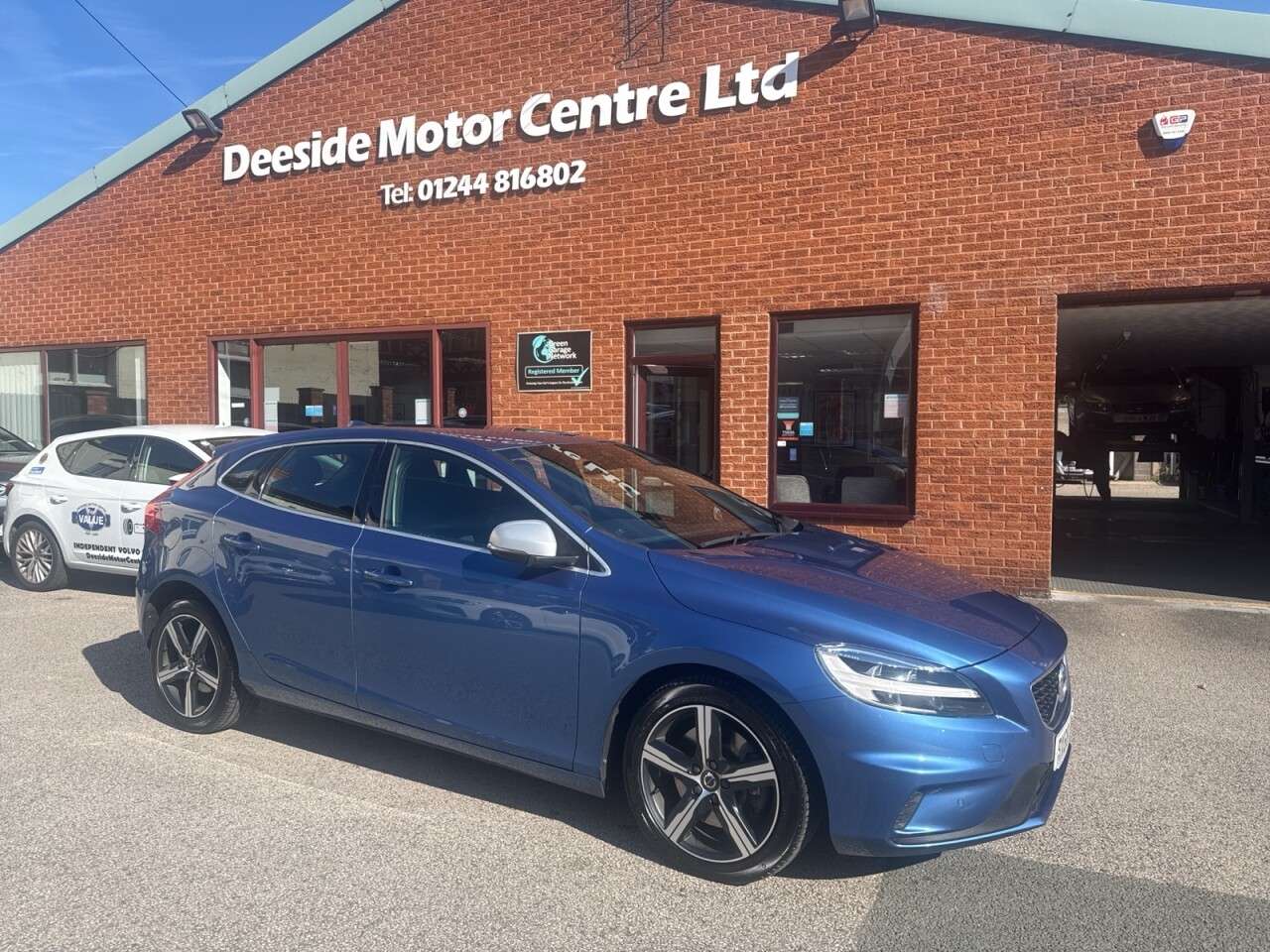 2018 VOLVO V40 2018 VOLVO V40