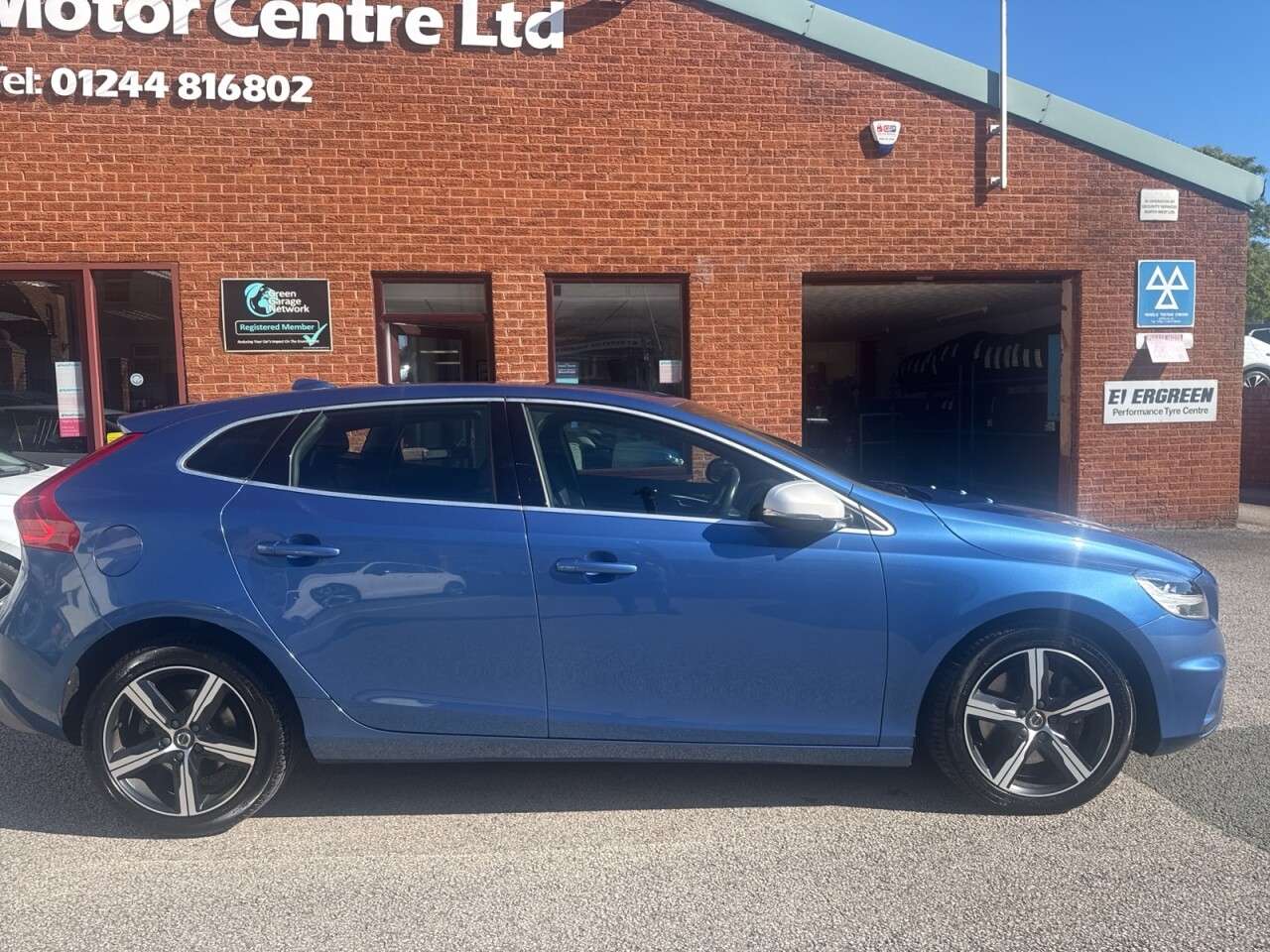 2018 VOLVO V40 2018 VOLVO V40