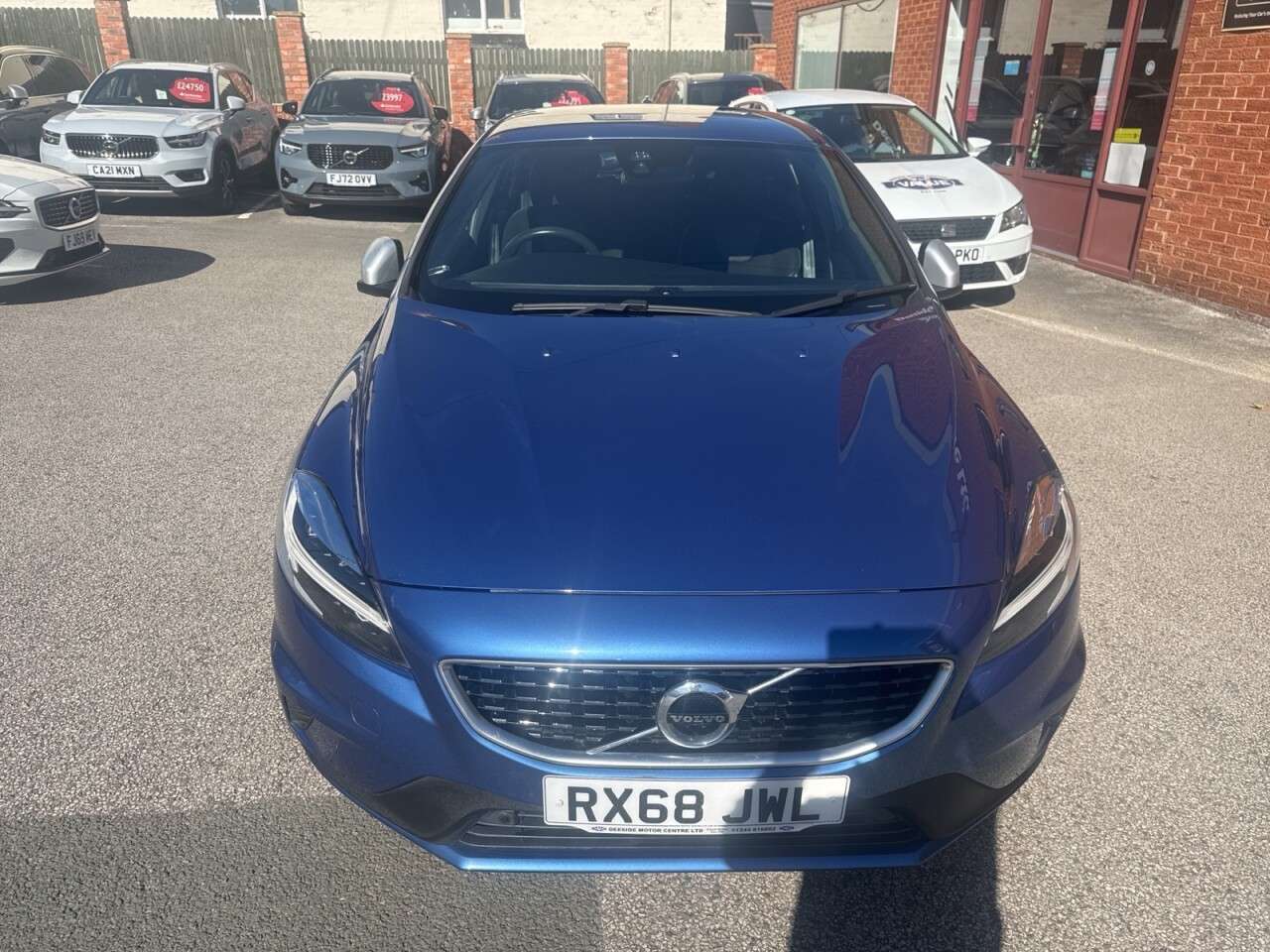 2018 VOLVO V40 2018 VOLVO V40