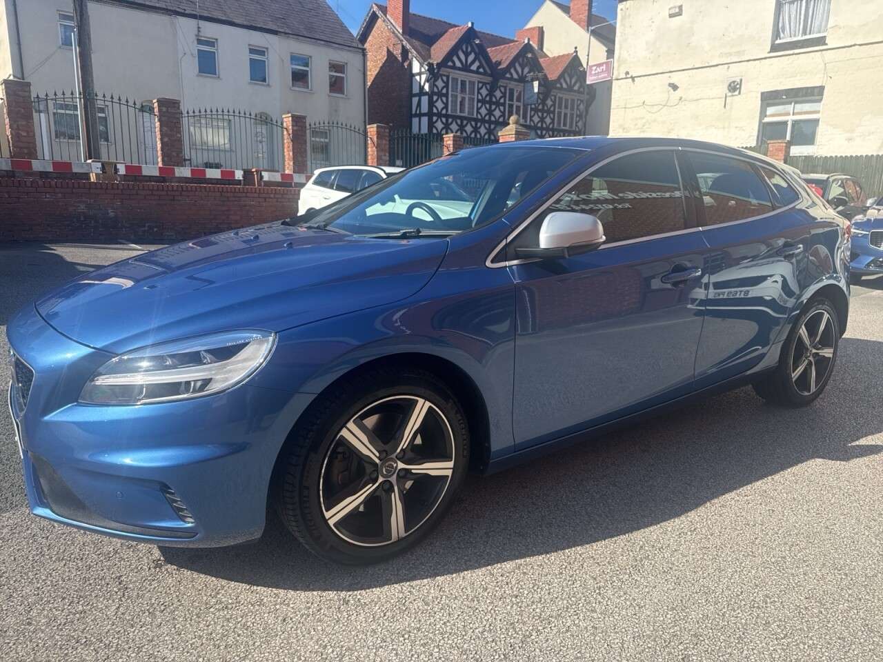 2018 VOLVO V40 2018 VOLVO V40