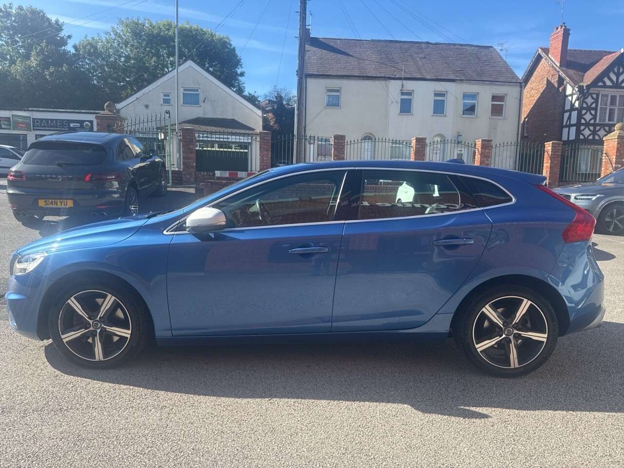 2018 VOLVO V40 2018 VOLVO V40