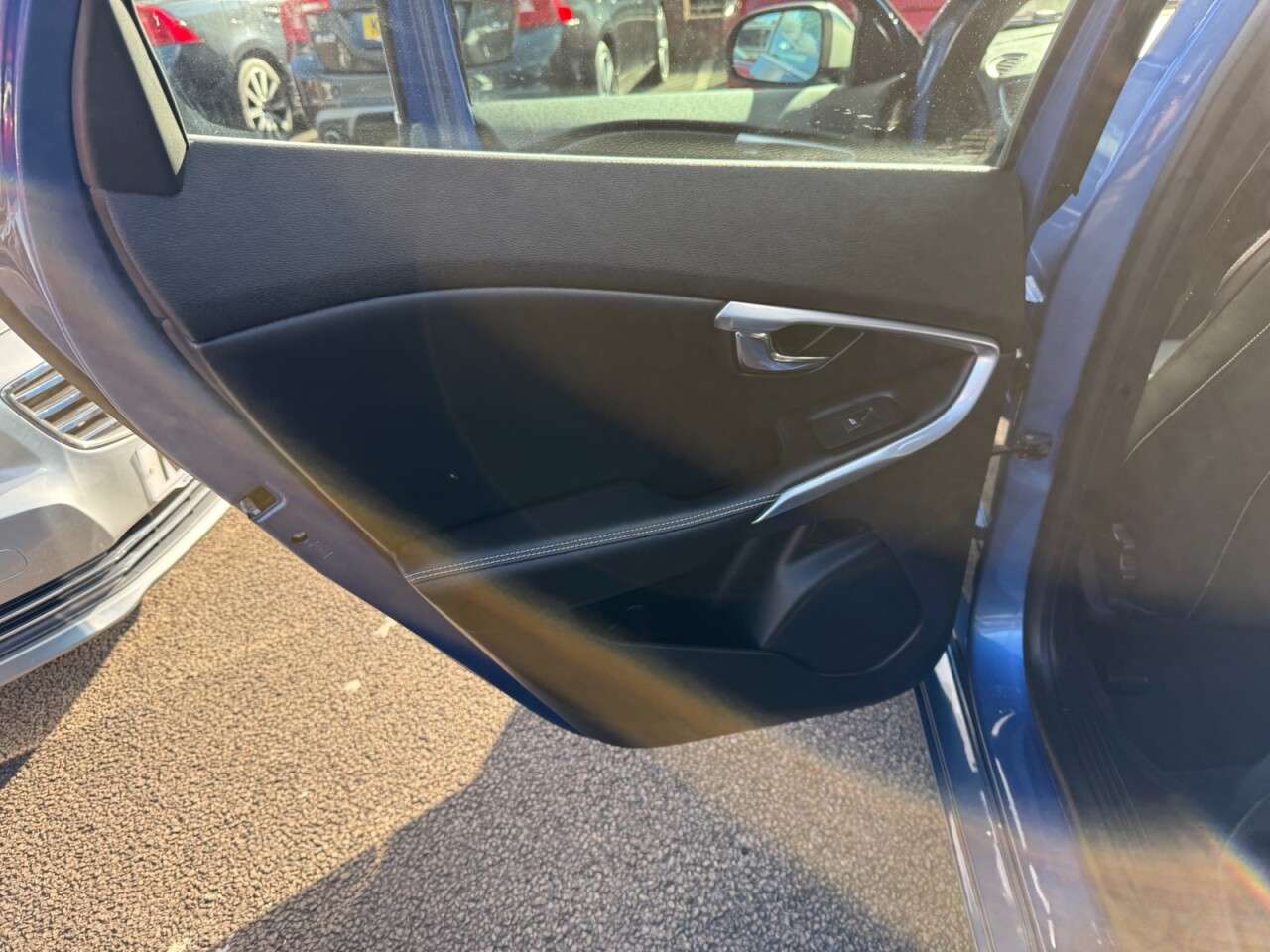 2018 VOLVO V40 2018 VOLVO V40