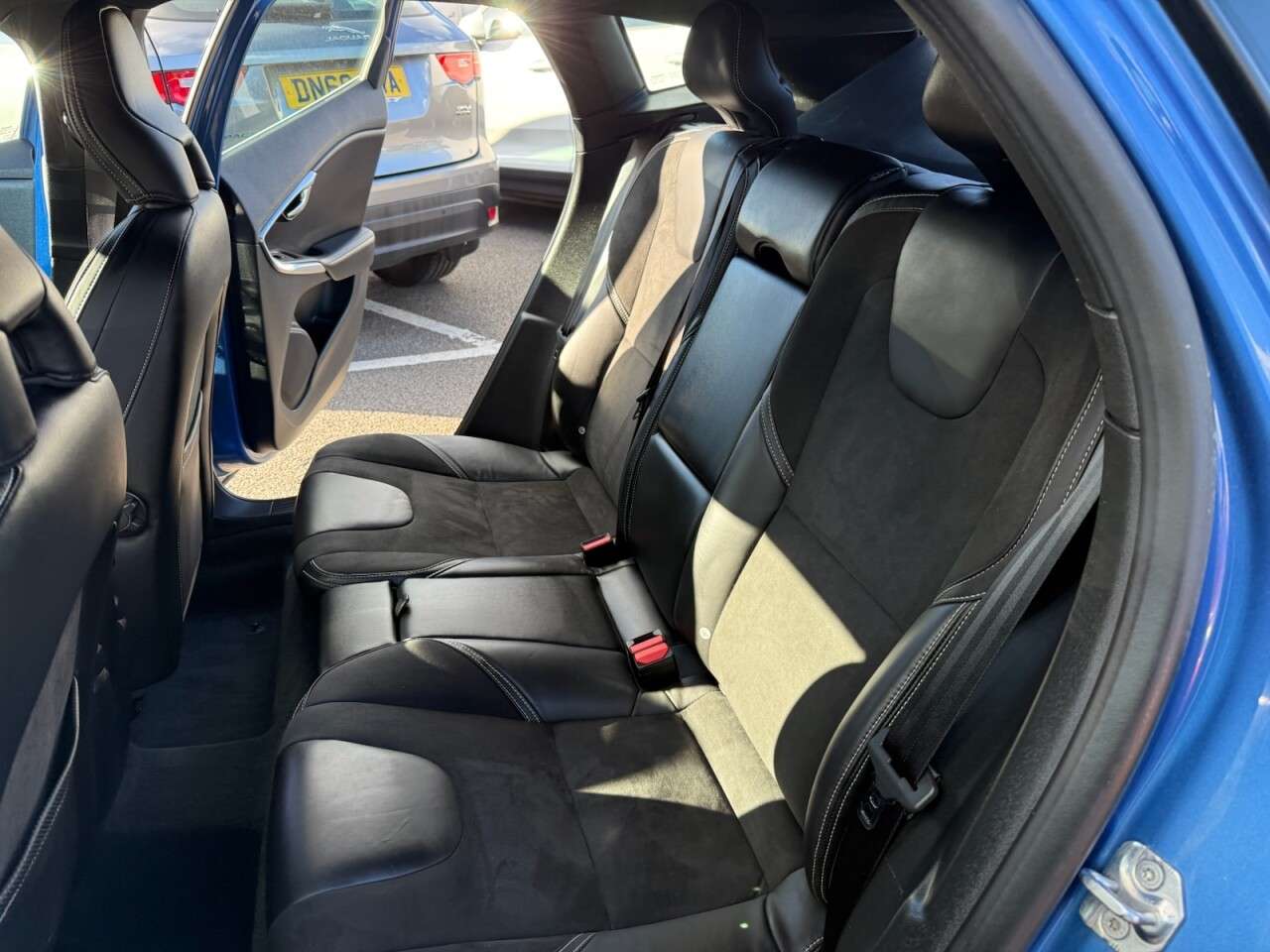 2018 VOLVO V40 2018 VOLVO V40