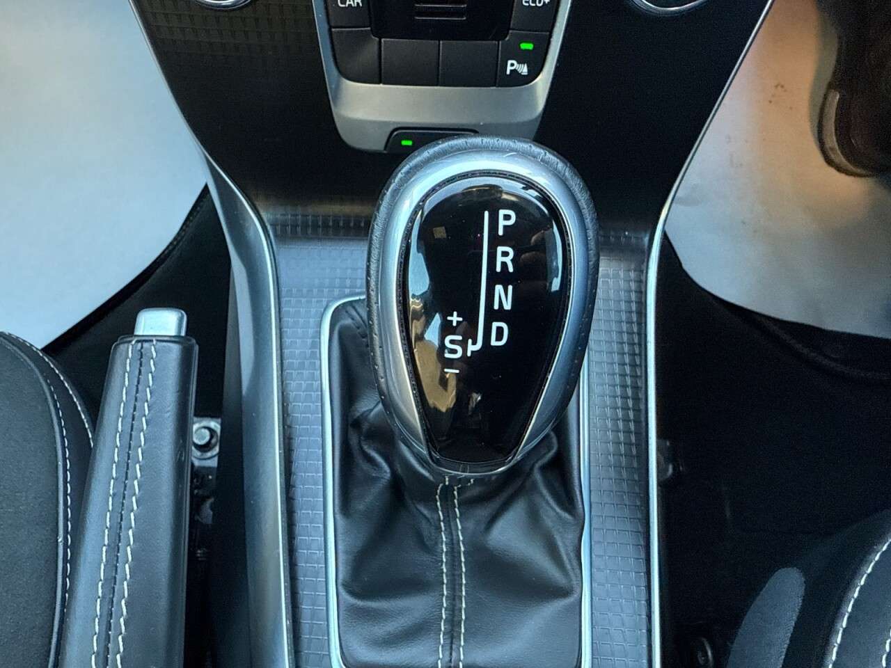 2018 VOLVO V40 2018 VOLVO V40