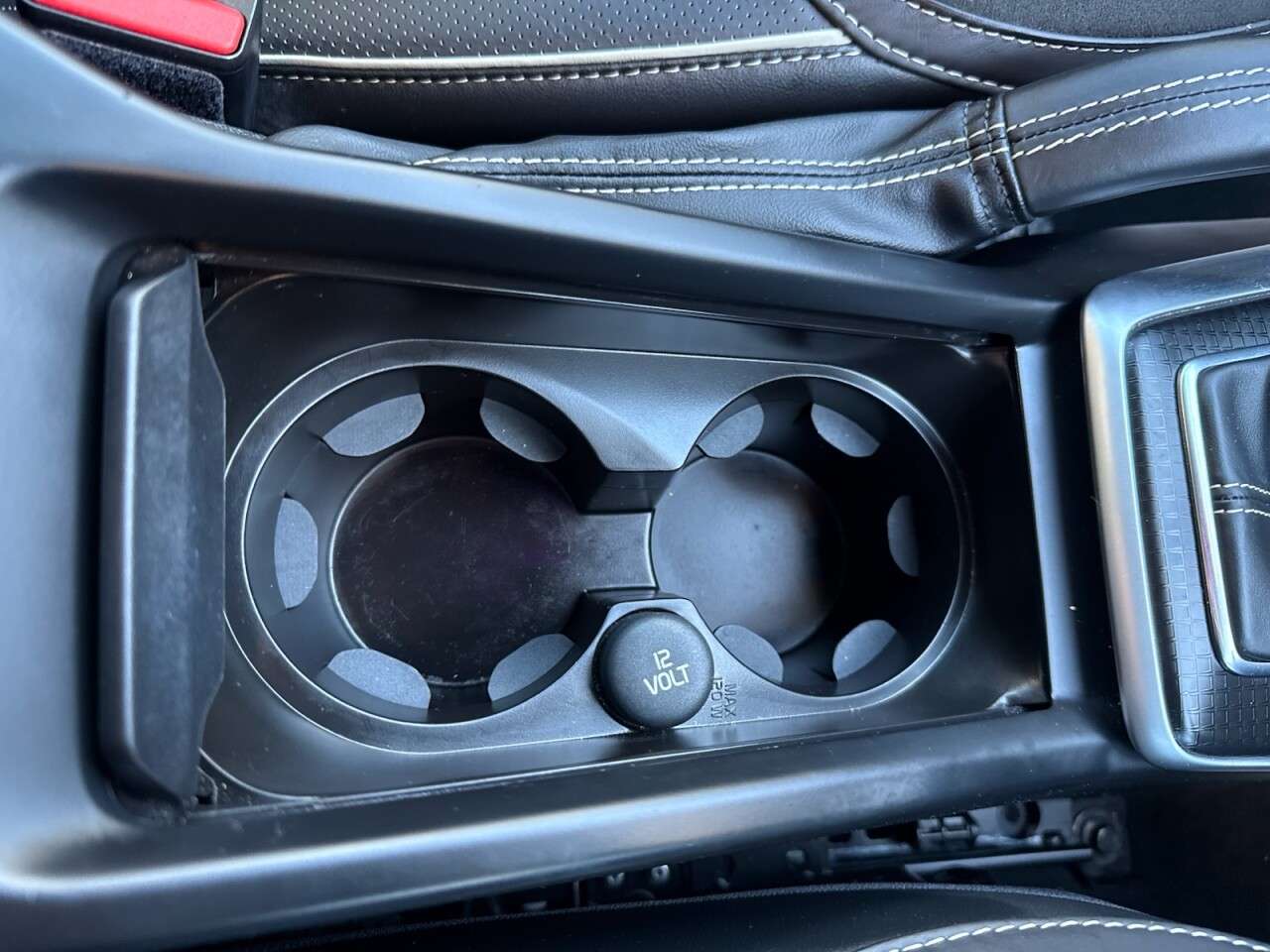 2018 VOLVO V40 2018 VOLVO V40