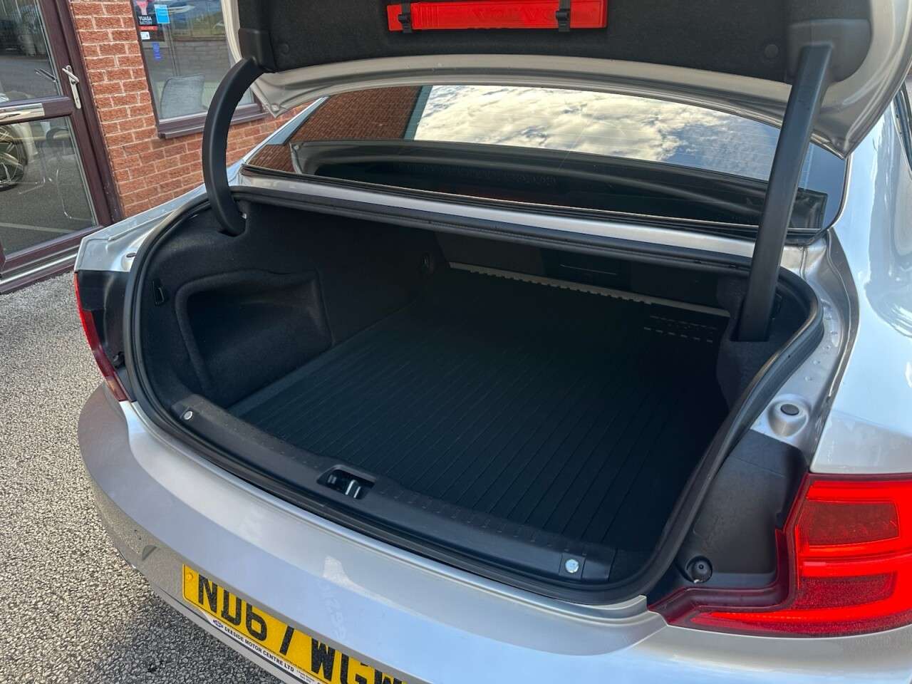 2018 VOLVO S90 2018 VOLVO S90