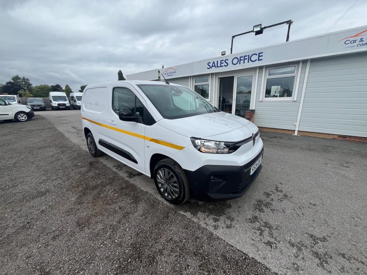 Check out this Citroen Berlingo 2024 Diesel Manual