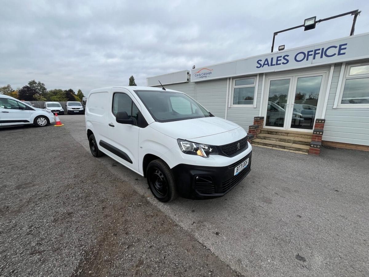 Check out this Peugeot Partner 2021 Diesel Manual